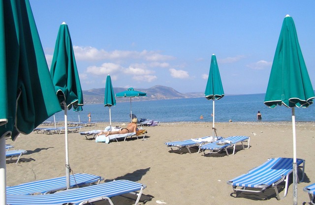 Luxury apartment (Gr Floor) pool, excellent views, by the sea, central location