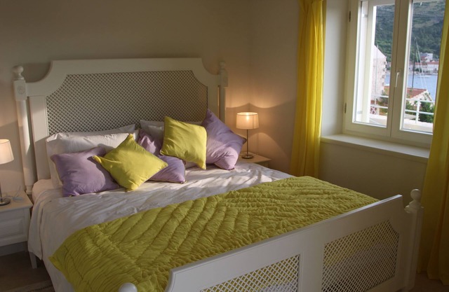 Luxury apartment, near sea, with superb views + pretty garden terrace, free wifi