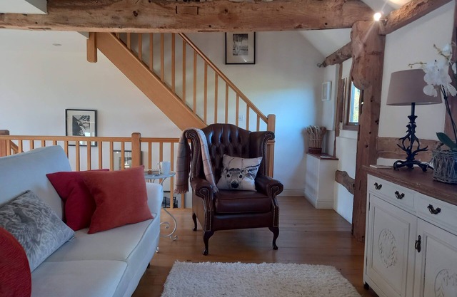 Luxury Barn nr. Gastro-pub & Lake. Ideal Base for Hay, Ludlow, Hereford.