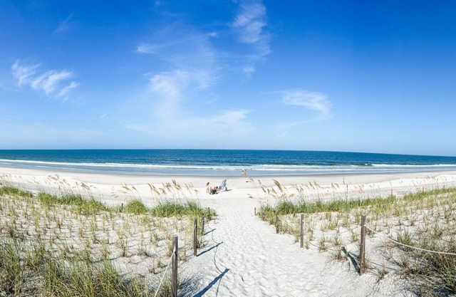 Luxury beach escape, 2 blocks to the ocean & 1 block to the river! Enjoy a heated pool, hot tub, paddle boards, kayaks, golf cart & more—only 10 mins to downtown St. Augustine. Very clean, well stocked & perfect for couples, families & small groups.