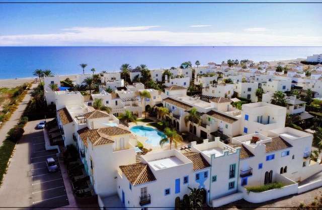 Luxury beach house 50 meters from the beach, located in a closed community.