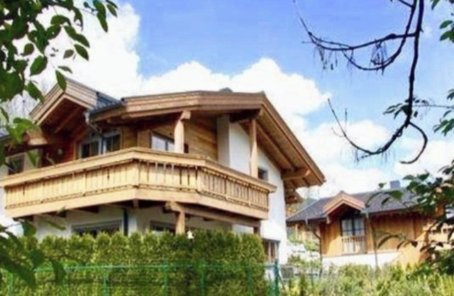 Luxury chalet in a quiet location near ski slopes and swimming lake/beach Zell am See