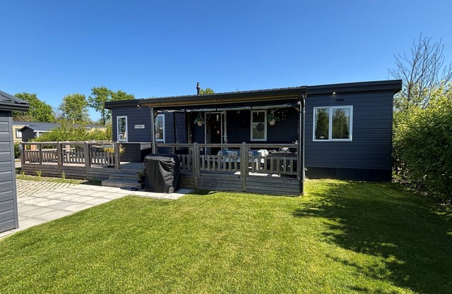 Luxury chalet in Renesse, 2 bedrooms, 2 bathrooms LAST MINUTE DISCOUNT SEPT!