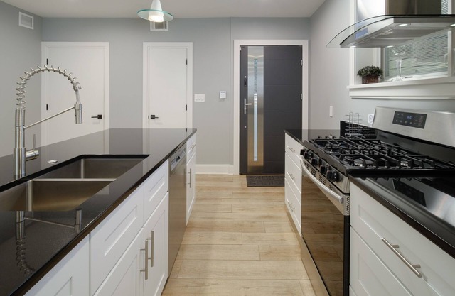 Luxury Condo 2br close to Metro & NIH Walter Rees/Sightseeing/Museums/Zoo/shops