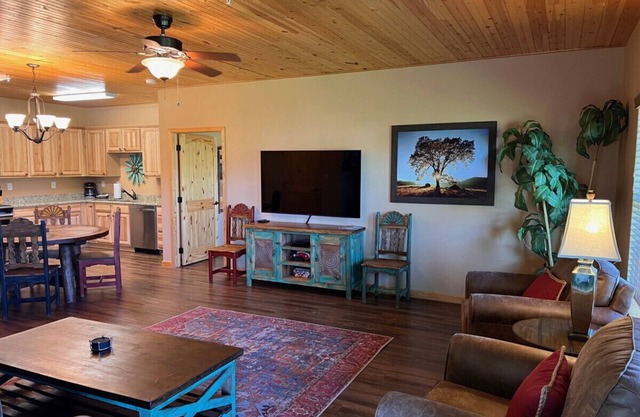 Luxury Condo Hidden Gem of Gruene Resort A4