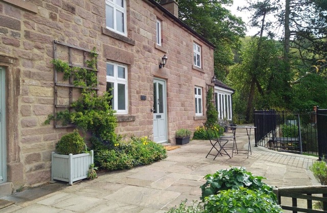 Luxury Cottage with spectacular rural views, private garden, sunroom and terrace