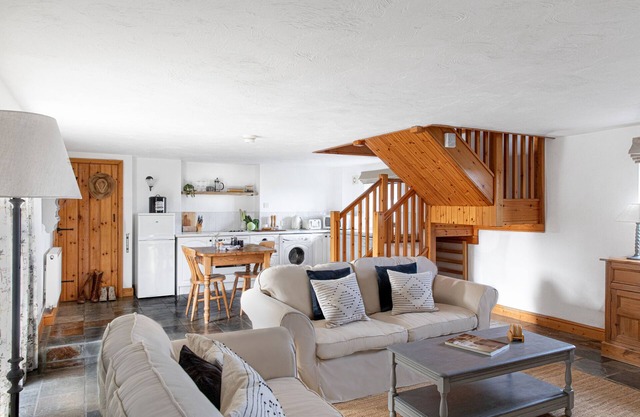 Luxury Cottage with Sea View Clematis Cottage at Downe Cottages