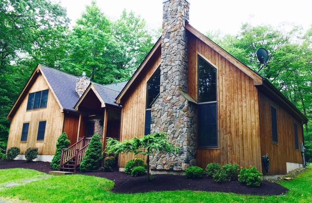 Luxury Country Home in the Swinging Bridge Lake Community