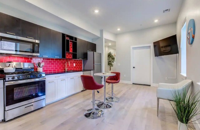 Luxury Designer Theme 2BR Apt near NYC/thePATH