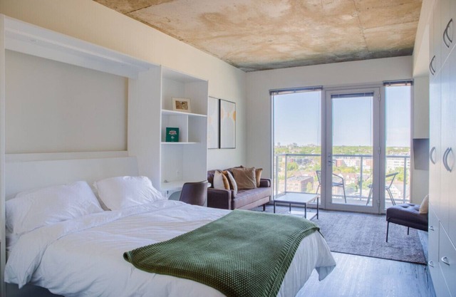Luxury East Side Studio Apt Near Brady St with Balcony