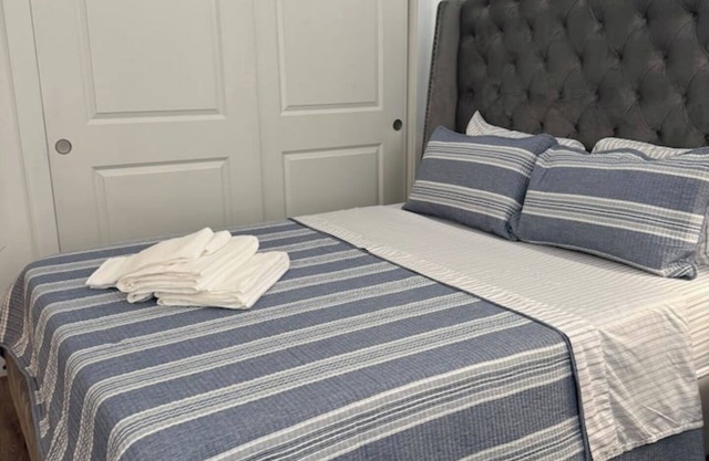 Luxury Flat with balcony in unit washer dryer