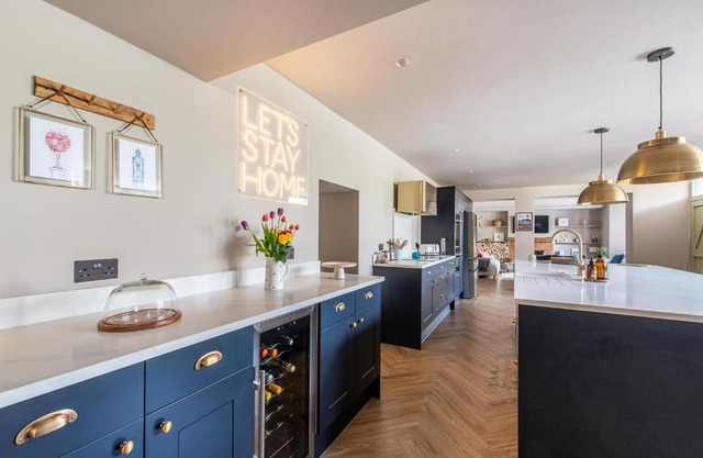 Luxury Group Celebration House with Hot Tub & Bar!