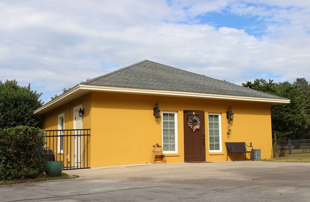 Luxury Guest House at the Manor w Resort Style Pool Access
