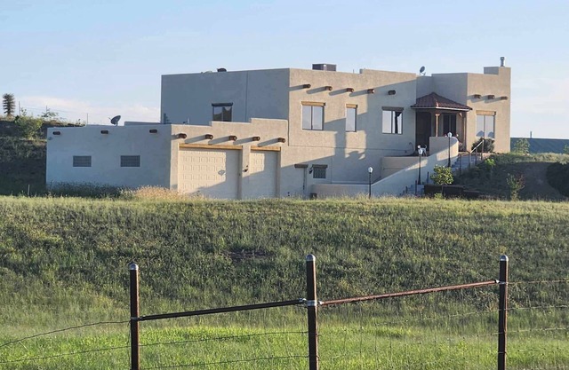 Luxury hilltop home with great views in the heart of wine country