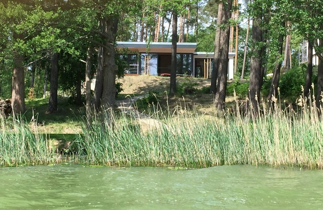 Luxury holiday home right on the lake, natural comfort in a modern style