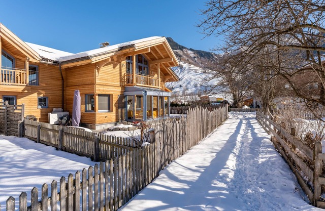 Luxury holiday home with wellness and fireplace