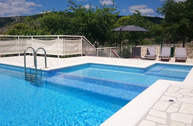 Luxury holiday house in the Dalmatian hinterland