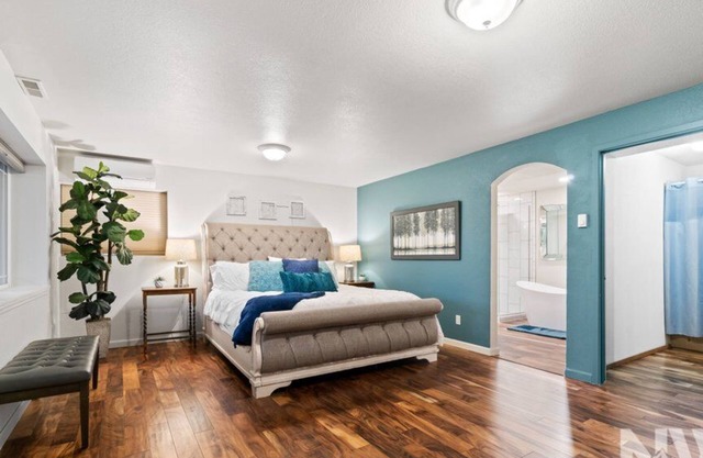 Luxury Home—Hot Tub, Fire Table, Office, Stunning Lake Views, 15 Miles to Silverwood, 2 to Beach!