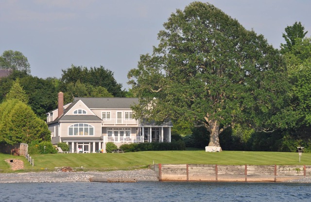 Luxury home on Lake Champlain, with pool, hot tub, kayaks, and much more