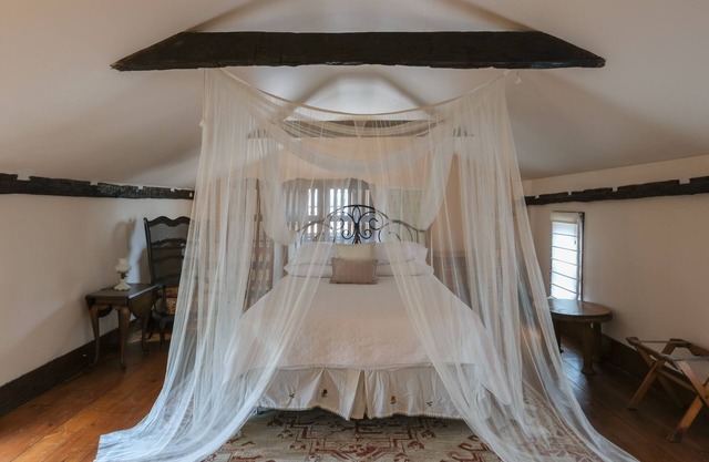 Luxury in a Historic Landmark-great restaurants within walking distance!