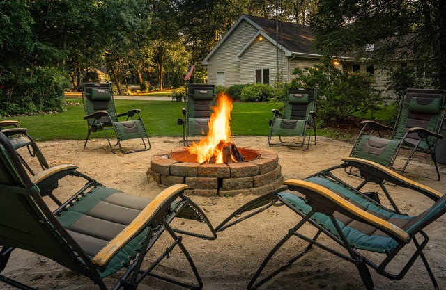 Luxury Lake Country Home · Hike · Bike · Fire pit · Boating · Lauderdale Lakes