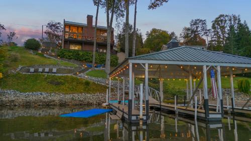 Luxury Lake House in SC With Mountain Views!
