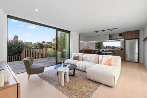 Luxury Living with Views -By KOSH BNB