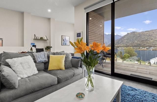 Luxury Livingstone Views - Kea Suite