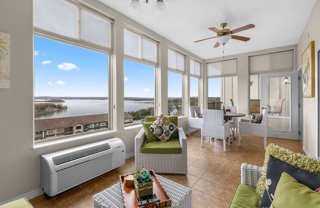Luxury Majestic Condo on Table Rock Lake - Main Channel View and 5 Mins to Downtown