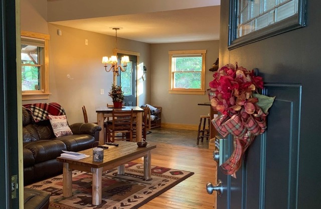 Luxury on the Continental Divide- Private, w/Views Hot Tub in Perfect Location!