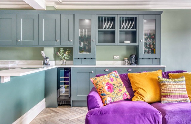 Luxury Painswick apartment close to pubs, cafes, shops, Cirencester, Cotswolds