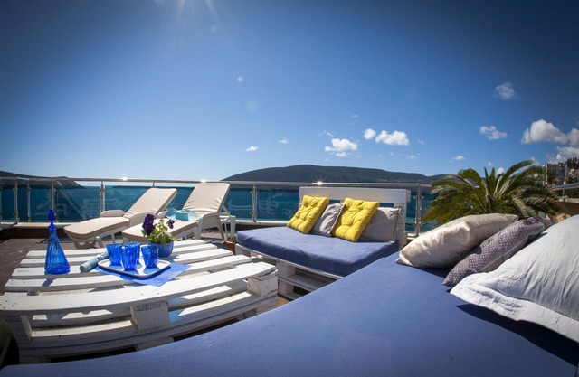 Luxury penthouse with amazing views of the bay, 30 meters from the sea