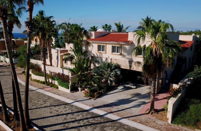 LUXURY PRIVATE VILLA! New Deep Discount for Spring/Summer! Events OK, New Reno!