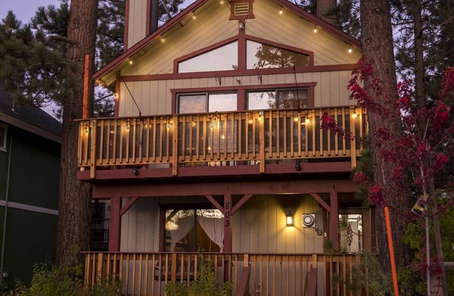 Luxury Retreat w/central AC & Heat - Walk to Lake, Village, Ski Shuttle
