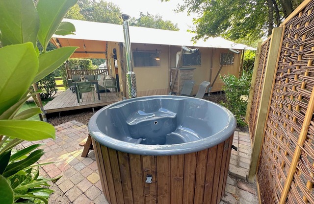 Luxury safari tent with a hot tub on the Veluwe
