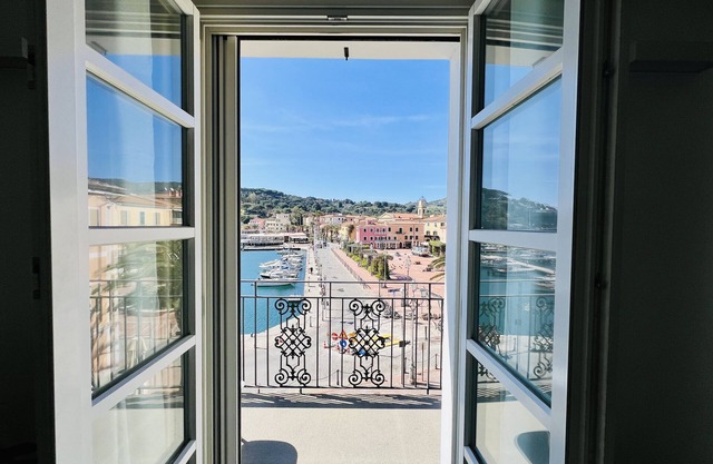 Luxury Seafront View Penthouse Sleeps 12, Porto Azzuro, Elba Island, Italy