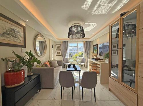 Luxury Seapoint One-Bedroom secure apartment with on-premise parking