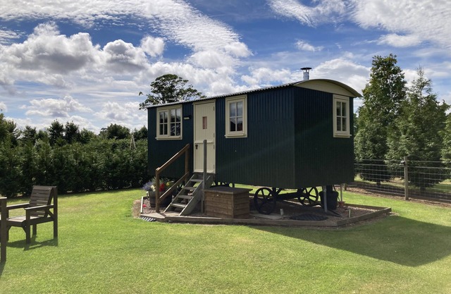 Luxury Shepherd's Hut (The Rowan) at Templehall