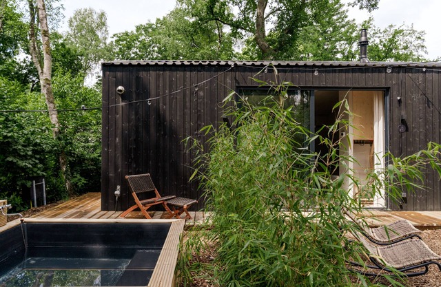 Luxury Spa Tiny House with hottub, in the woods, Japandi style