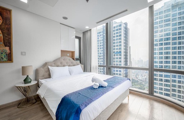 Luxury stayz at LANDMARK81 - The tallest building in SouthEast Asia, Free Pool and Gym