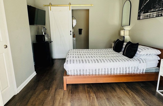 Luxury Suite in Atlantic Station!