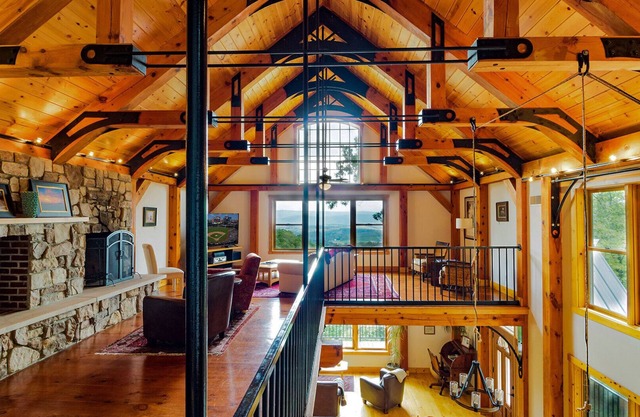 Luxury Timber Frame Mountaintop Lodge, Stunning Views, 5 Suites, Chef's Kitchen