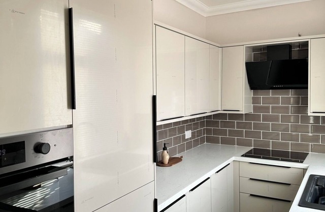 Luxury Town Centre Home, 1 Minute From the Train Station