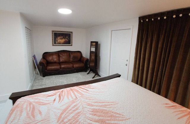 Luxury Tropical home 2-bedroom with Wi-Fi, AC in beautiful Fort Lauderdale