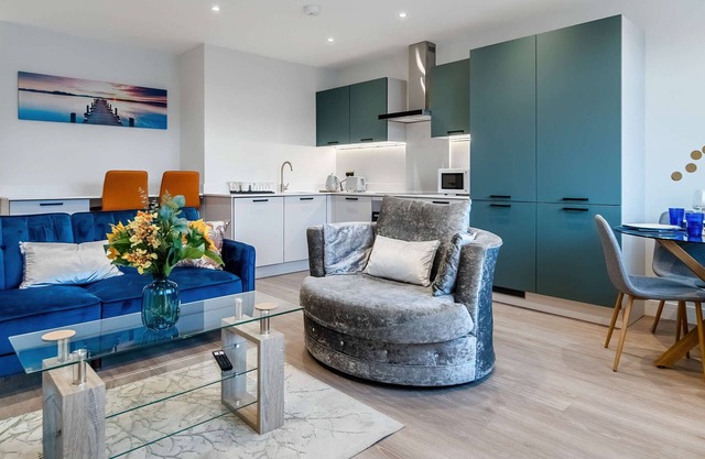 Luxury Two Bed Apartment in Southend-on-Sea 8