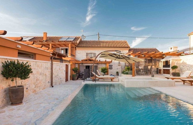 Luxury Villa Finessa Skradin 2 with private heated pool, jacuzzi and sauna