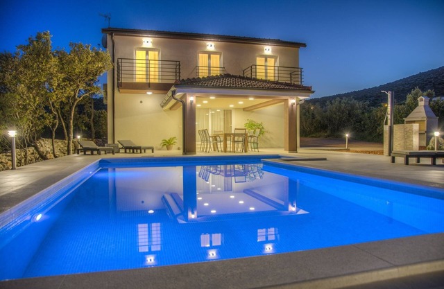 Luxury villa with heated pool, Marina-Trogir