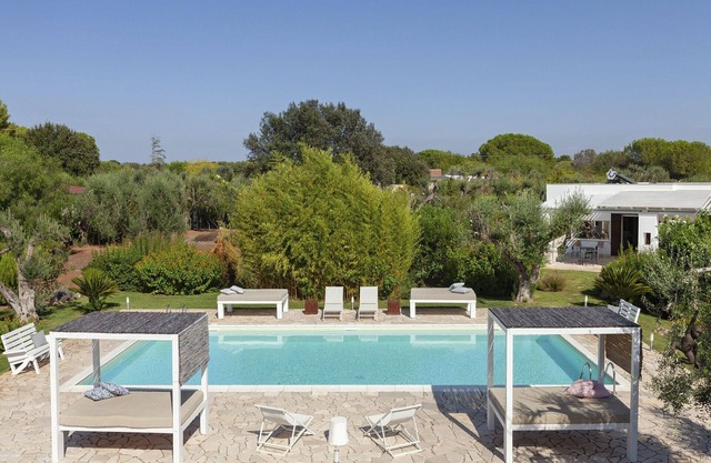 Luxury Villa with private pool, stunning garden, perfect for Families/Kids