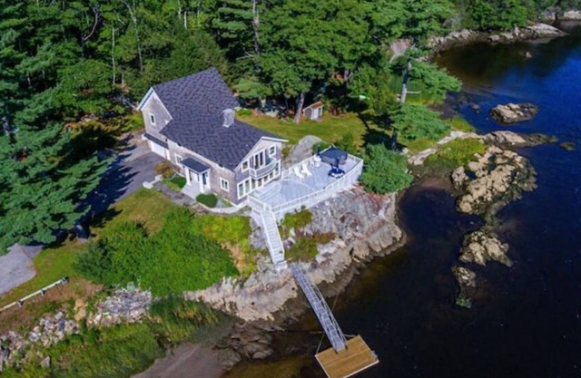 Luxury Waterfront Private Property with Hot Tub