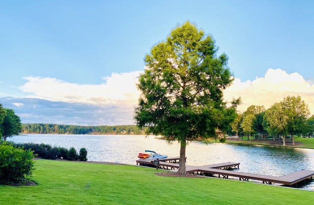 Luxury Waterfront Suite/Prime Location!